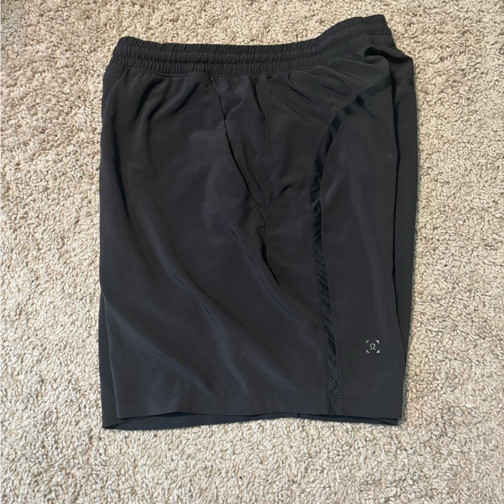 Lulu Lemon men’s black 7” shorts